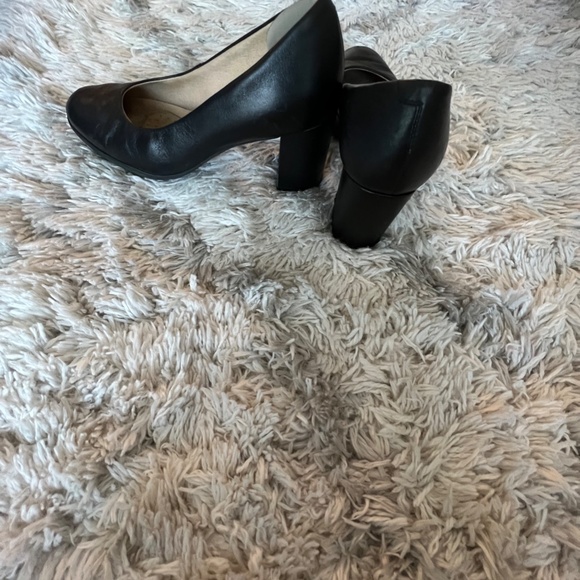 Geox Blach Heels - Picture 3 of 4